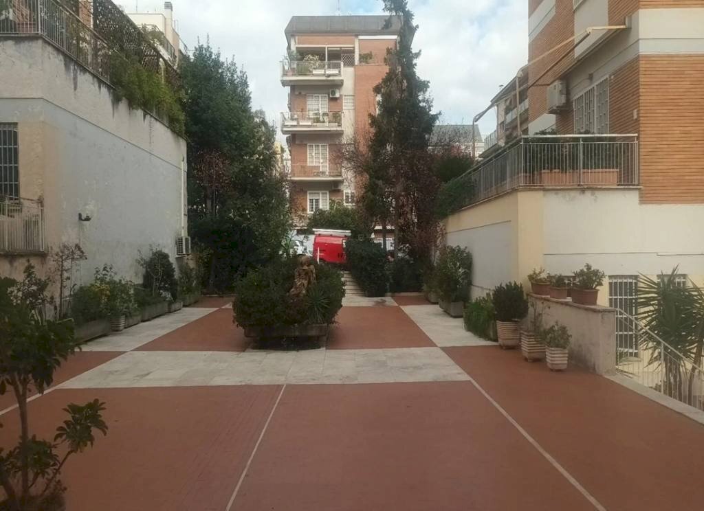 Cortile interno - Two-room apartment via Luigi Arati, Roma - photo 3