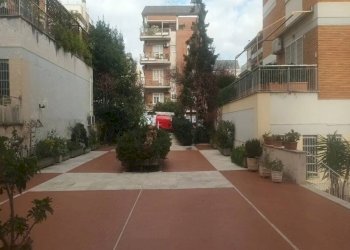 Cortile interno - Two-room apartment via Luigi Arati, Roma - photo 3