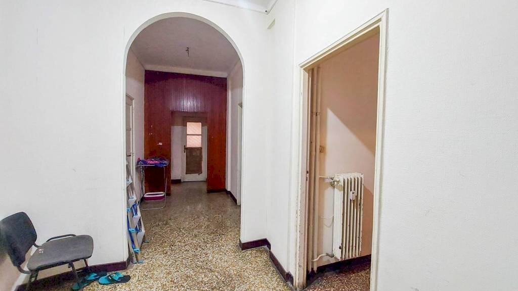 Ingresso - Trilocale vico Dietro il Coro delle Vigne, Genova (zona Centro Storico) - foto 2