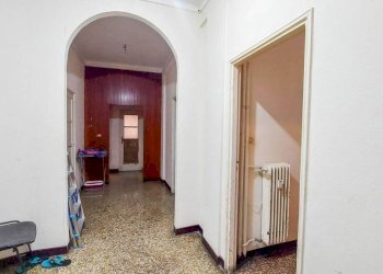 Ingresso - Trilocale vico Dietro il Coro delle Vigne, Genova (zona Centro Storico) - foto 2