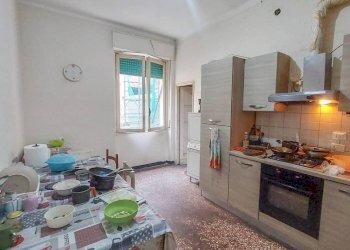 Cucina - Trilocale vico Dietro il Coro delle Vigne, Genova (zona Centro Storico) - foto 3
