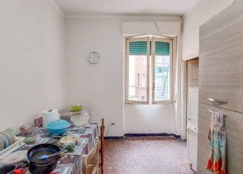 Cucina - Trilocale vico Dietro il Coro delle Vigne, Genova (zona Centro Storico) - foto 6