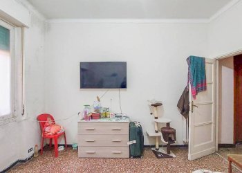 Camera da letto - Trilocale vico Dietro il Coro delle Vigne, Genova (zona Centro Storico) - foto 9