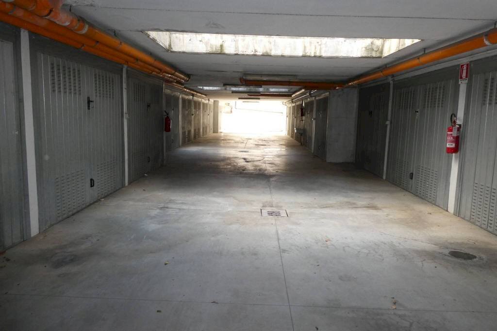 Box auto - Box via Luigi Vestri, 3, Bologna (zona San Donato) - foto 2