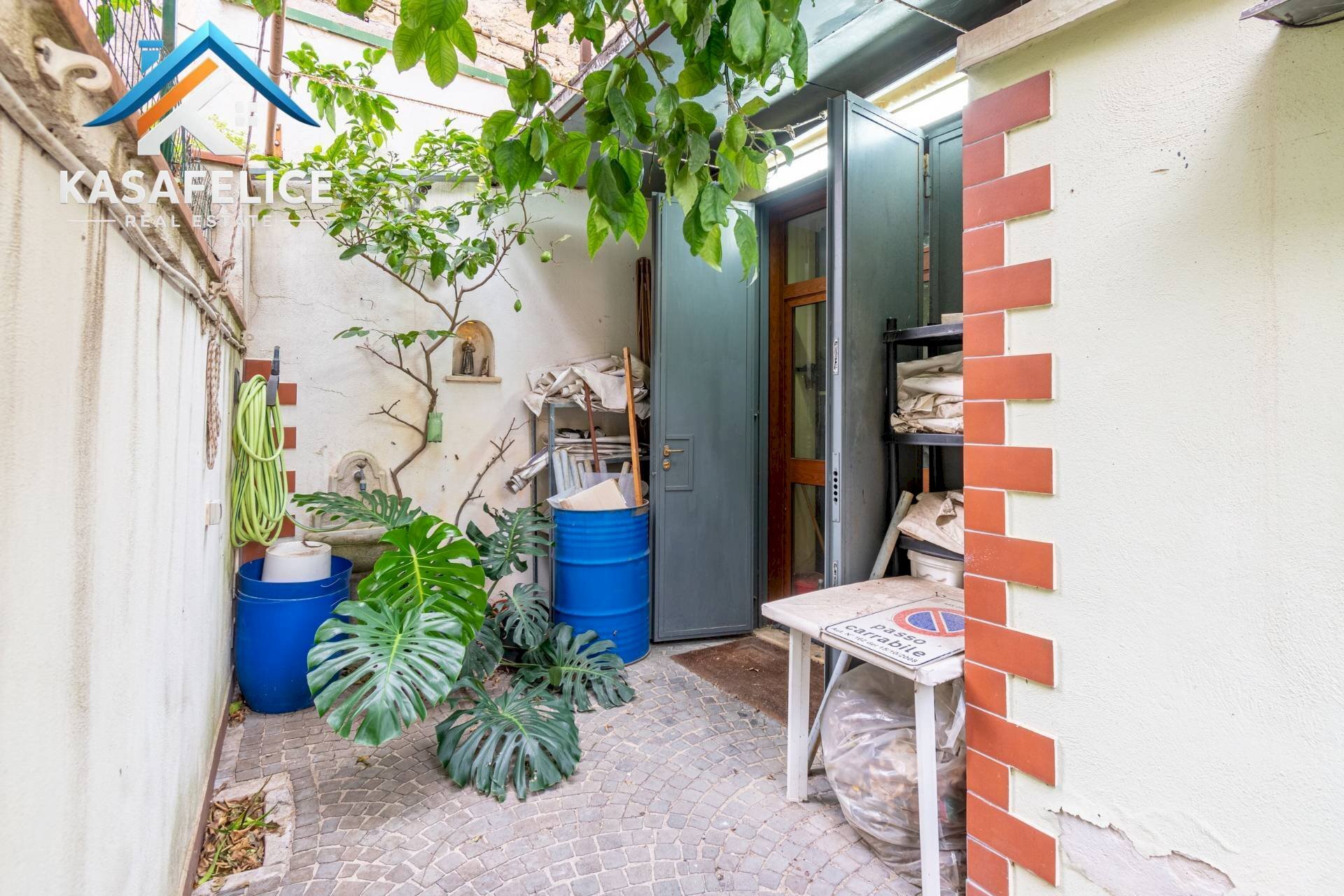 Foto 1 - Commercial Premises via Manzoni
 
97/99, San Giorgio a Cremano - photo 1