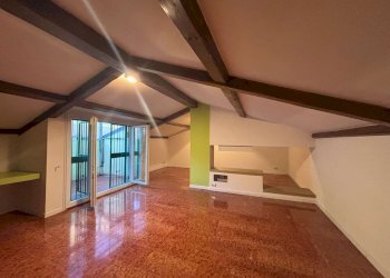 soggiorno - Quadrilocale via Goito, Bologna (zona Centro Storico) - foto 5