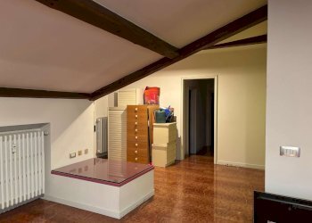 soggiorno - Quadrilocale via Goito, Bologna (zona Centro Storico) - foto 9