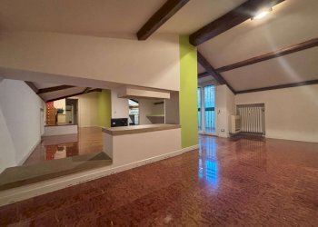 soggiorno - Quadrilocale via Goito, Bologna (zona Centro Storico) - foto 12