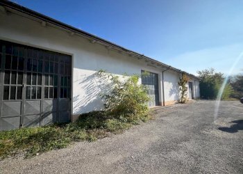 552265eb-ec2e-4c56-a055-d685a72b831a.jpg - Locale Commerciale Viale Lungo Fiume 8, Novafeltria - foto 5