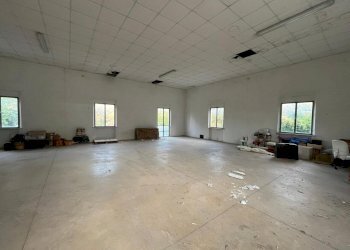 interno 1.jpg - Locale Commerciale Viale Lungo Fiume 8, Novafeltria - foto 8