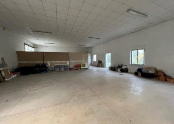 interno 3.jpg - Locale Commerciale Viale Lungo Fiume 8, Novafeltria - foto 11