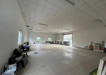 interno 6.jpg - Locale Commerciale Viale Lungo Fiume 8, Novafeltria - foto 12