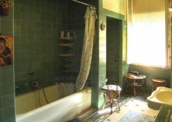 1_Bagno con vasca primo piano_1 (FILEminimizer).jp - Casa indipendente via dante 101, Ventimiglia - foto 5