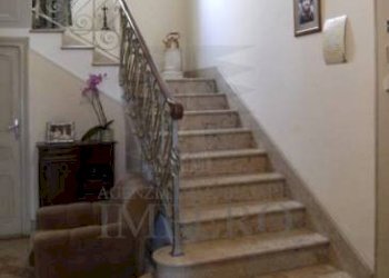 1_Scala al primo piano_1 (FILEminimizer).jpg - Casa indipendente via dante 101, Ventimiglia - foto 6