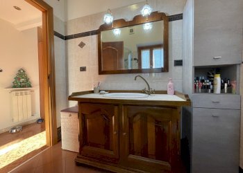 bagno vendita appartamento fontanegli genova.JPG - Quadrilocale Salita alla Chiesa di Fontanegli  21, Genova (zona Struppa) - foto 4