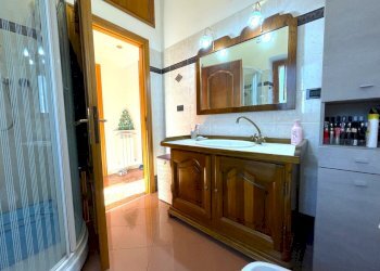 bagno vendita appartamento fontanegli genova (4).J - Quadrilocale Salita alla Chiesa di Fontanegli  21, Genova (zona Struppa) - foto 11