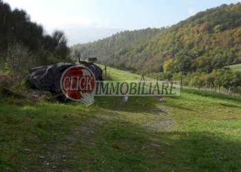 P1090514.JPG - Casa indipendente Scarperia e San Piero - foto 10