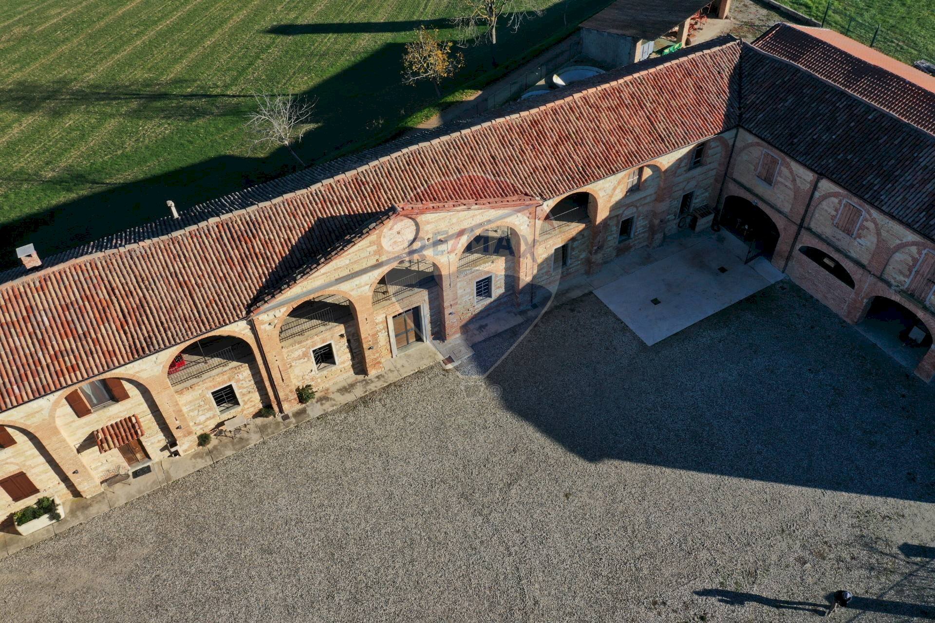 Casale strada provinciale 
 Montemagno, AT, Montemagno - photo 2