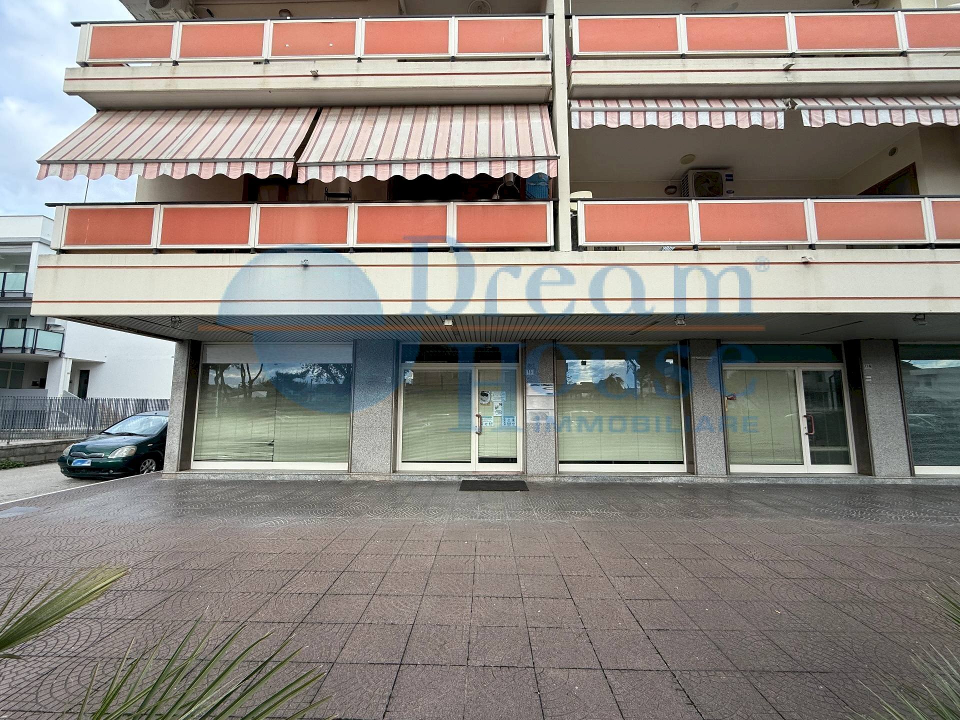 Foto 1 - Locale Commerciale Via Fabio Filzi, Martinsicuro - foto 1