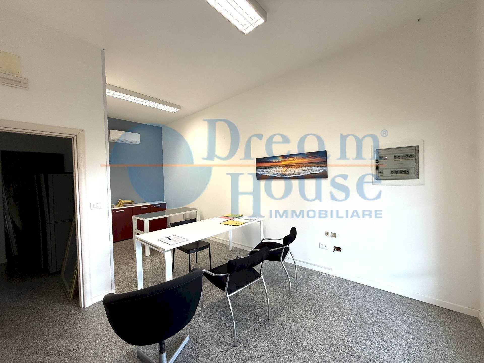 Foto 2 - Locale Commerciale Via Fabio Filzi, Martinsicuro - foto 2