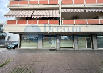 Foto 1 - Locale Commerciale Via Fabio Filzi, Martinsicuro - foto 1