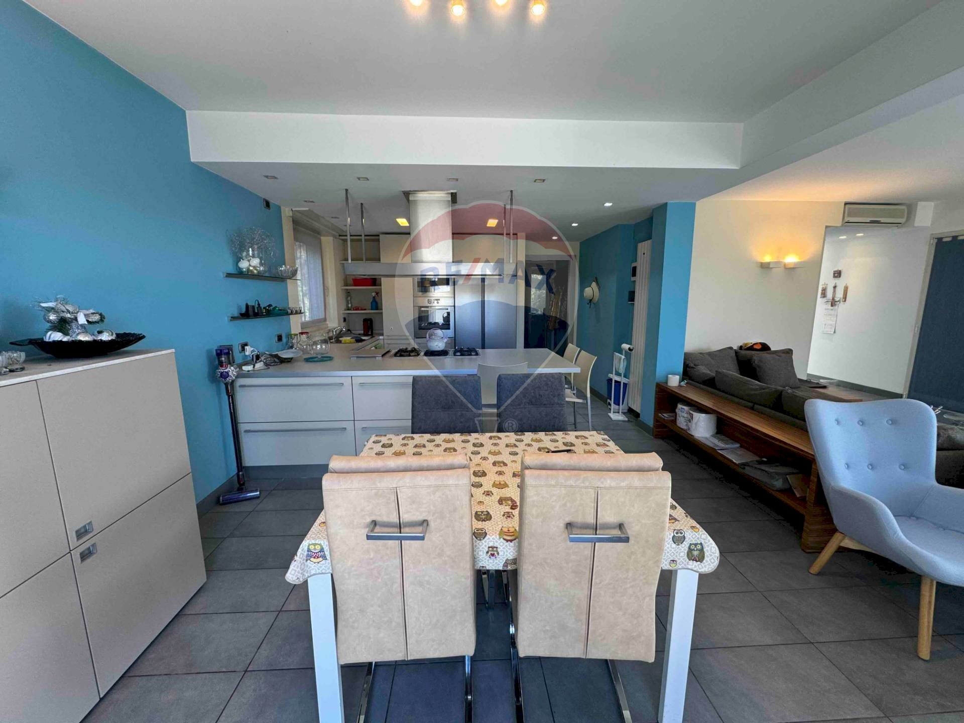 Sala da pranzo - Villa VIA MANZONI
 
24, Morazzone - photo 3