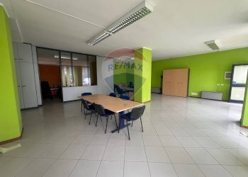 Sala da pranzo - Shop Bastia Umbra - photo 5