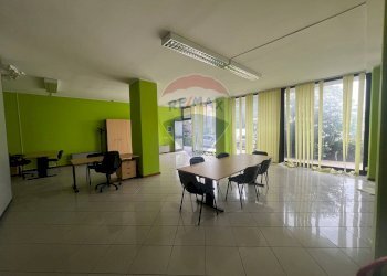 Sala da pranzo - Shop Bastia Umbra - photo 6