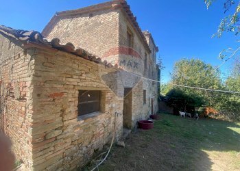 Casa all\'aperto - Rustico Loc.  Coppi, Voc.  Petroia
 
18, Città di Castello - foto 4