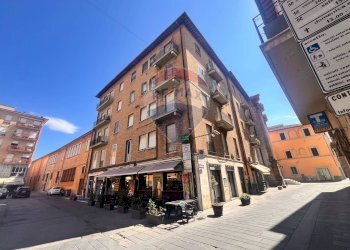 Edificio all\'aperto - Ufficio Via Giuseppe Garibaldi
 
1, Foligno - foto 8