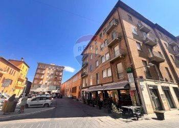 Edificio all\'aperto - Ufficio Via Giuseppe Garibaldi
 
1, Foligno - foto 10
