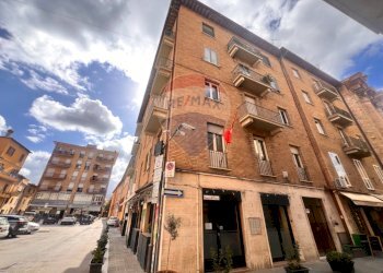 Edificio all\'aperto - Ufficio Via Giuseppe Garibaldi
 
1, Foligno - foto 30