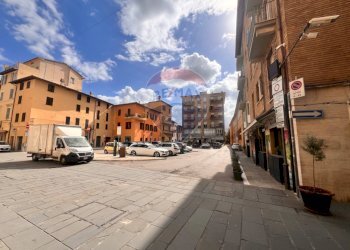 Edificio all\'aperto - Ufficio Via Giuseppe Garibaldi
 
1, Foligno - foto 31