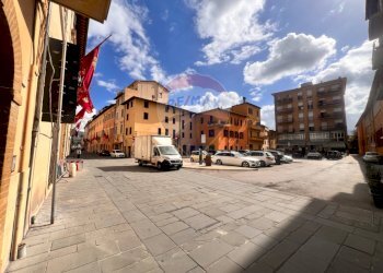 Edificio all\'aperto - Ufficio Via Giuseppe Garibaldi
 
1, Foligno - foto 32