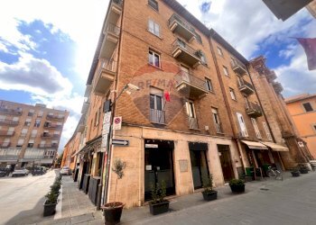 Edificio all\'aperto - Ufficio Via Giuseppe Garibaldi
 
1, Foligno - foto 33