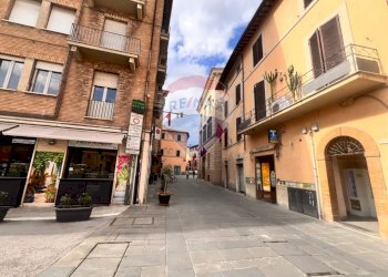 Edificio all\'aperto - Ufficio Via Giuseppe Garibaldi
 
1, Foligno - foto 38