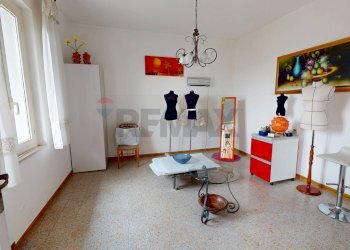 Soggiorno - Four-room apartment Via Montepennino
 
Snc, Spello - photo 3