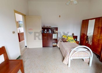 Camera / camera da letto - Four-room apartment Via Montepennino
 
Snc, Spello - photo 9