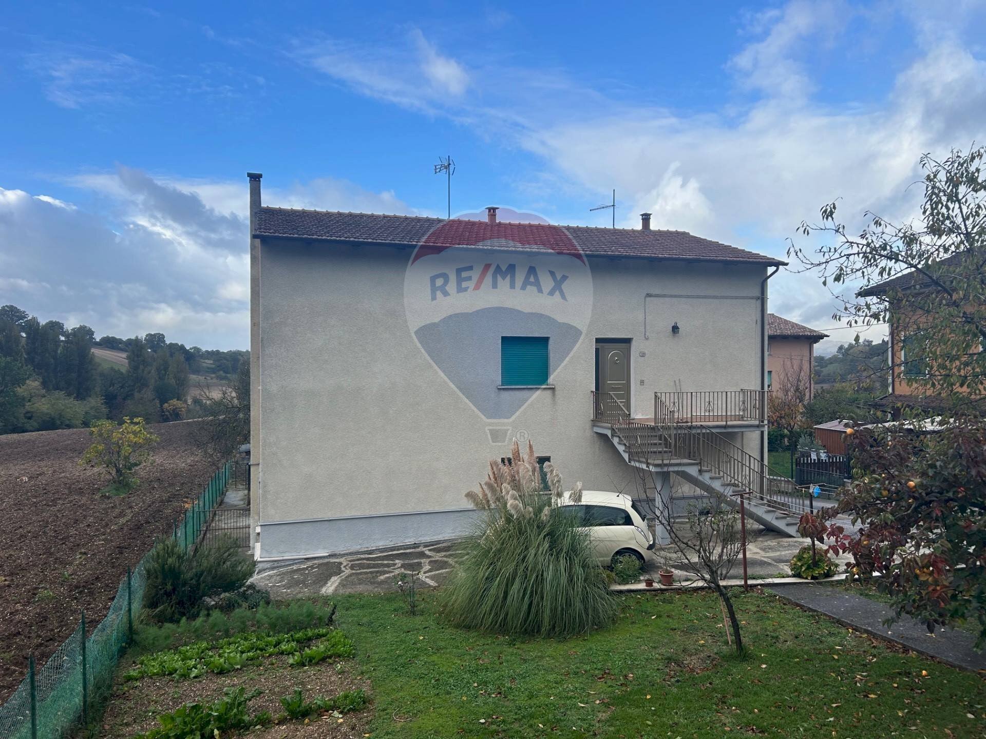 Casa all\'aperto - Semi-detached house Via Flaminia
111, Fossato di Vico - photo 2