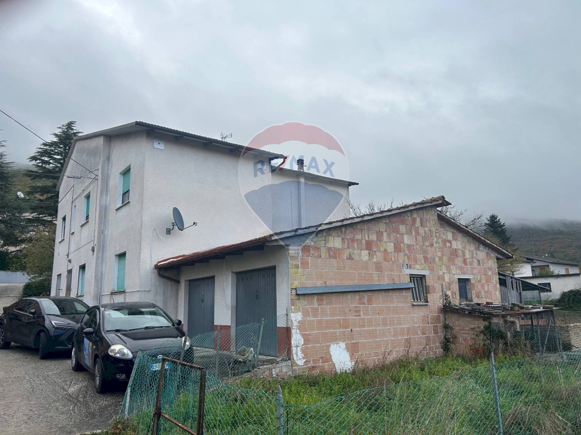 Casa all\'aperto - Casa semi indipendente Via Flaminia
111, Fossato di Vico - foto 2