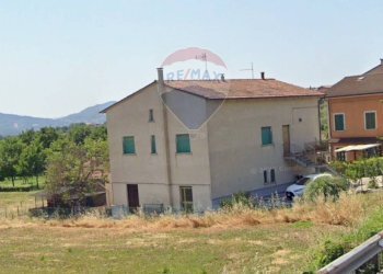 Casa all\'aperto - Casa semi indipendente Via Flaminia
 
111, Fossato di Vico - foto 2