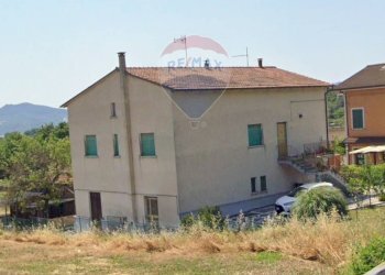Casa all\'aperto - Casa semi indipendente Via Flaminia
 
111, Fossato di Vico - foto 1