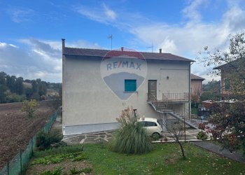 Casa all\'aperto - Casa semi indipendente Via Flaminia
 
111, Fossato di Vico - foto 3