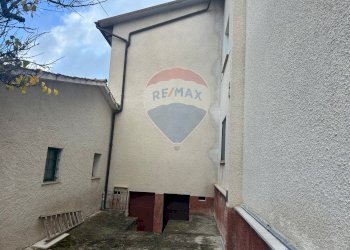 Casa all\'aperto - Casa semi indipendente Via Flaminia
 
111, Fossato di Vico - foto 4