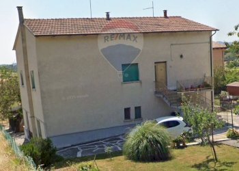 Casa all\'aperto - Casa semi indipendente Via Flaminia
 
111, Fossato di Vico - foto 7
