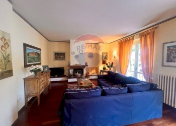 Soggiorno - Three-room apartment VIA CAPODACQUA
 
10, Foligno - photo 1
