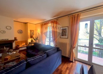 Soggiorno - Three-room apartment VIA CAPODACQUA
 
10, Foligno - photo 20