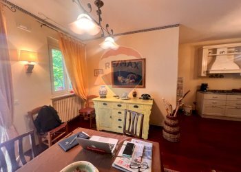 Sala da pranzo - Three-room apartment VIA CAPODACQUA
 
10, Foligno - photo 26