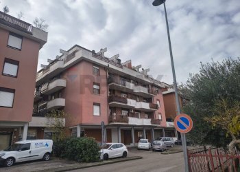 Edificio all\'aperto - Quadrilocale via San Rocco
 
84, Bastia Umbra - foto 1