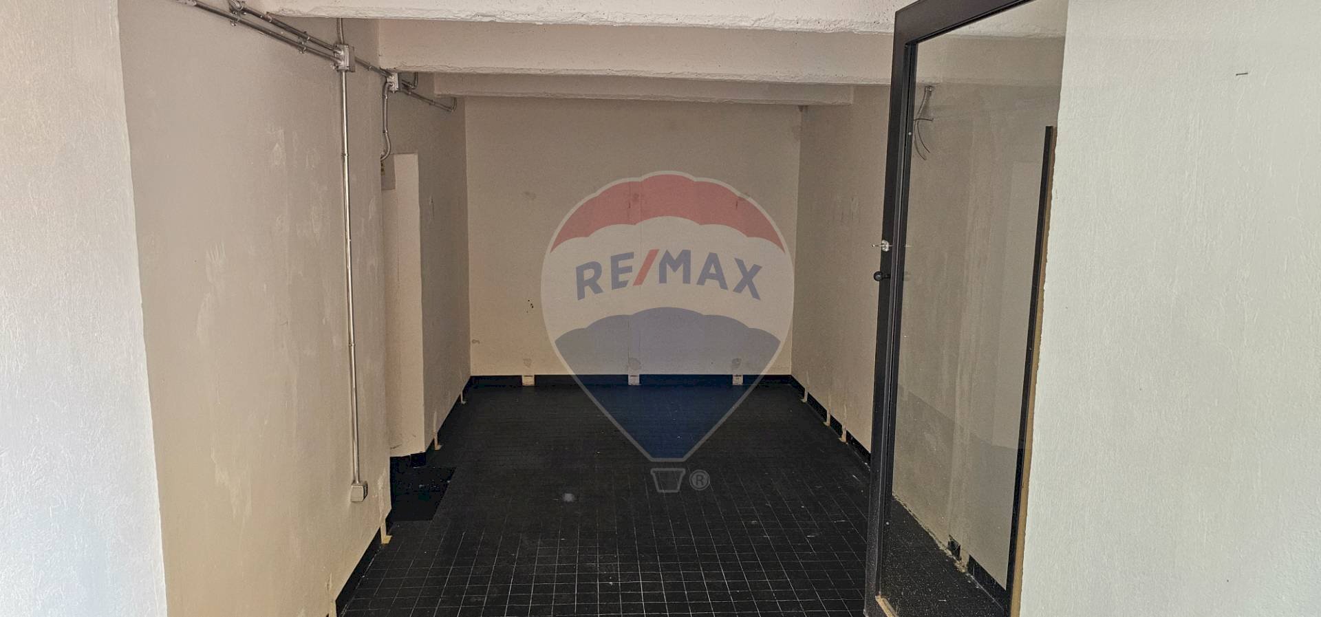 Hall / corridoio - Commercial Premises Via Giovanni Angelo Papio
 
28, Salerno - photo 2